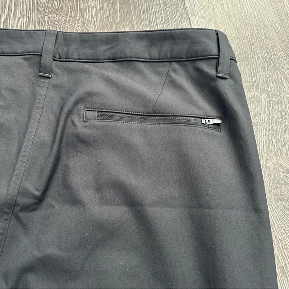 Vuori Men's meta athletic slim fit Pants